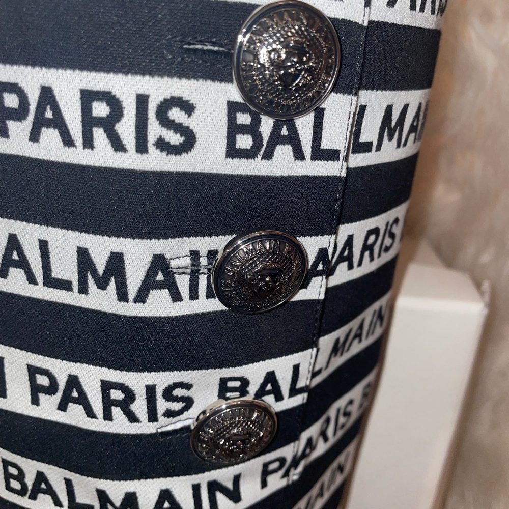 Balmain - Picture 2 of 10